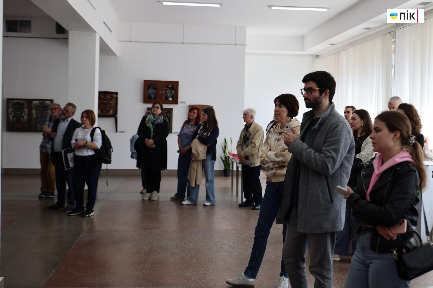 "Шлях": у Франківську відкрилася виставка малярства на склі (ФОТО) 24 G71A9698 resize