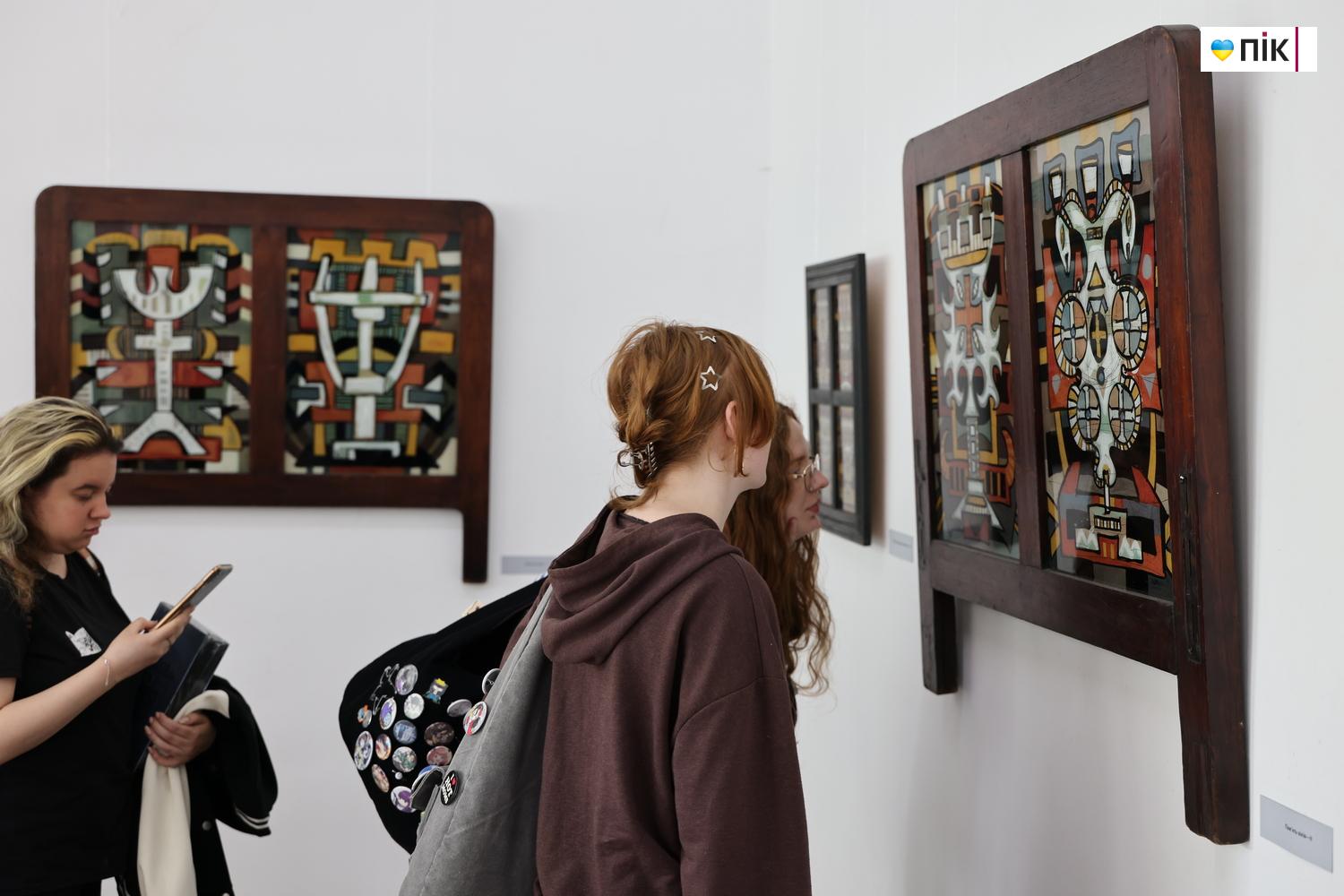 "Шлях": у Франківську відкрилася виставка малярства на склі (ФОТО) 32 G71A9900 resize