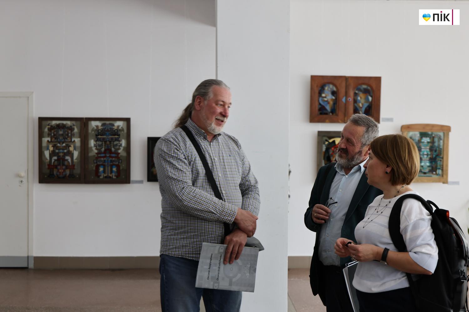 "Шлях": у Франківську відкрилася виставка малярства на склі (ФОТО) 34 G71A9937 resize