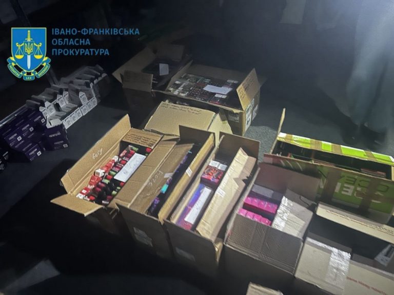 У Франківську троє чоловіків збували контрафактні електронні цигарки: їх судитимуть 1 У Франківську троє чоловіків збували контрафактні електронні цигарки: їх судитимуть