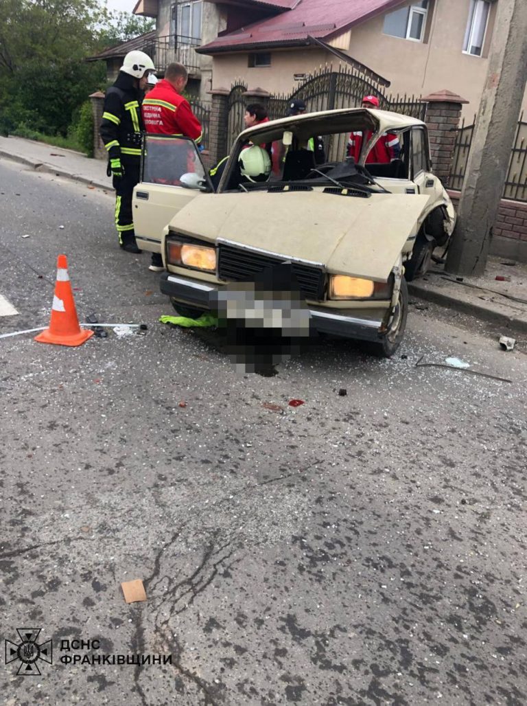 В Івано-Франківську зіткнулися два легковики (ФОТО) 6 photo 2025 05 10 19 01 49