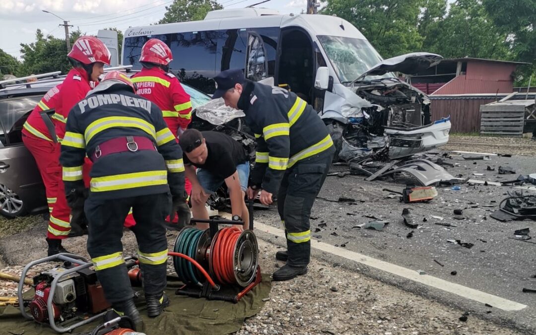 Водій заснув за кермом: у Румунії зіткнулися легковик та мікроавтобус з України (ФОТО) 2 46e23983 5dd9 4911 b392 f1c167941f5c 1080x675 1