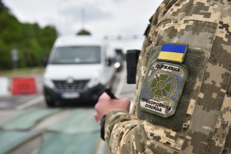 У Раді пропонують заборонити виїзд за кордон для заброньованих 6 У Раді пропонують заборонити виїзд за кордон для заброньованих