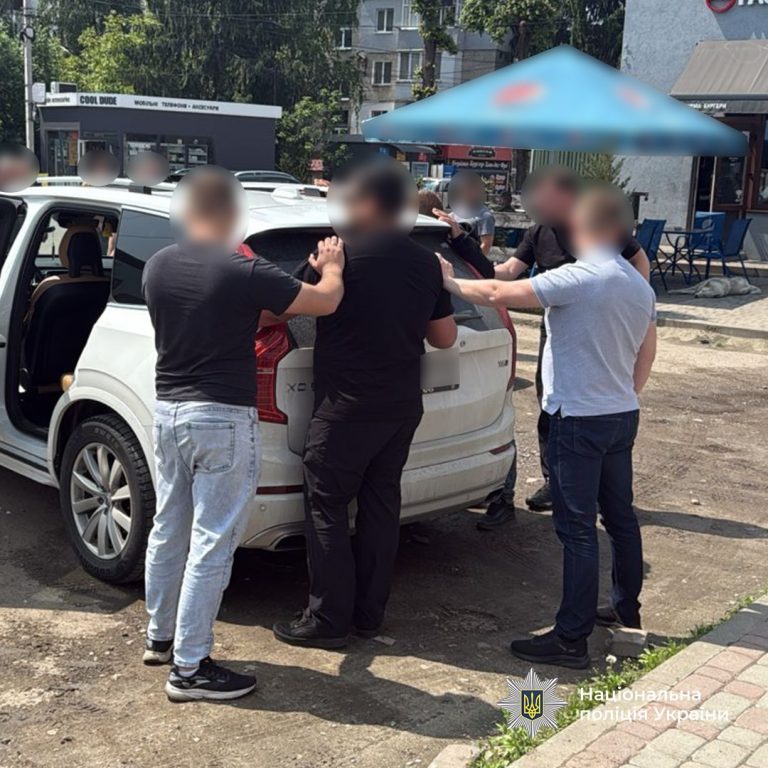 5 тисяч доларів за СЗЧ: у Львові затримали родича військовослужбовця (ФОТО)