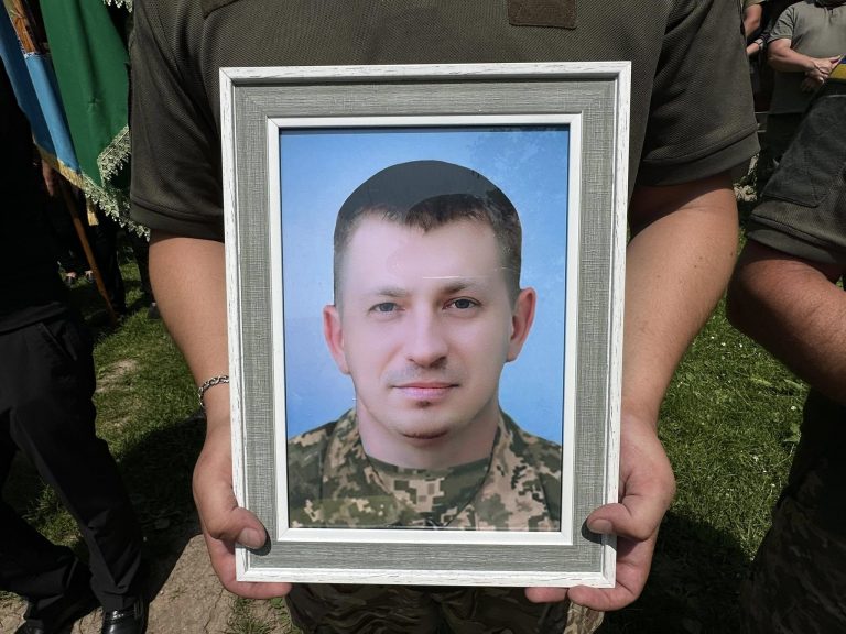 В останню земну дорогу провели воїна Василя Лютана (ФОТО) 12 506000547 1171837231435471 2522901362121233195 n