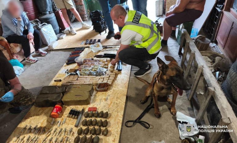 Масштабна спецоперація: Нацполіція проводить 500 обшуків по всій країні (ФОТО) 11 Масштабна спецоперація: Нацполіція проводить 500 обшуків по всій країні (ФОТО)