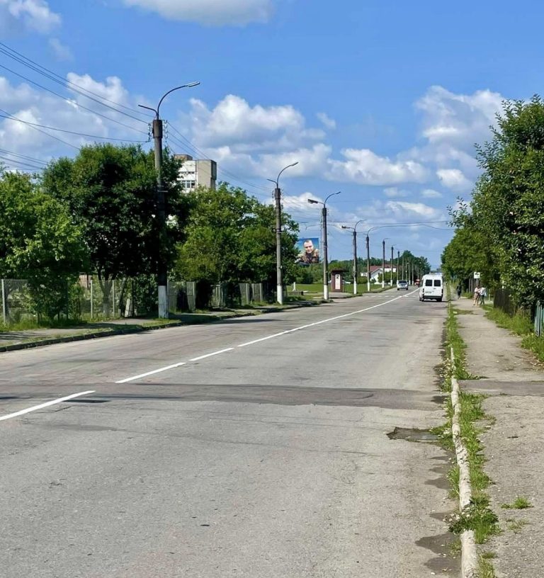 Безпека понад усе: у Калуші оновлюють дорожню розмітку (ФОТО)