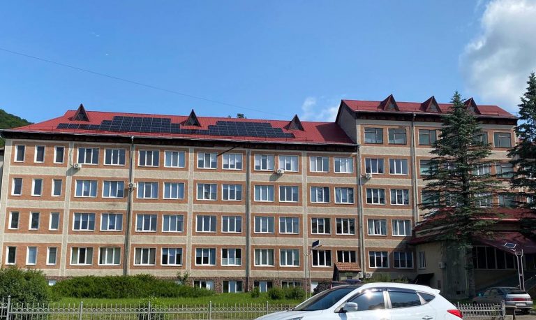 На даху Вигодської лікарні встановили сонячну електростанцію (ФОТО) 8 На даху Вигодської лікарні встановили сонячну електростанцію (ФОТО)