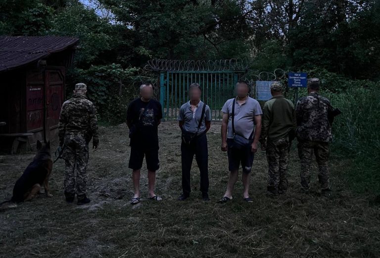 Троє енергетиків з Львівщини намагалися потрапити до Угорщини (ФОТО) 12 Троє енергетиків з Львівщини намагалися потрапити до Угорщини (ФОТО)
