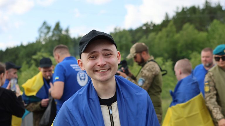 Черговий етап обміну полоненими: вдалося повернути до України молодих воїнів (ФОТО)