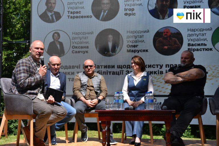 "Ветерани не повинні "вибивати" свої права", - нардепи з Прикарпаття на форумі в Галичі (ФОТО) 10 "Ветерани не повинні "вибивати" свої права", - нардепи з Прикарпаття на форумі в Галичі (ФОТО)