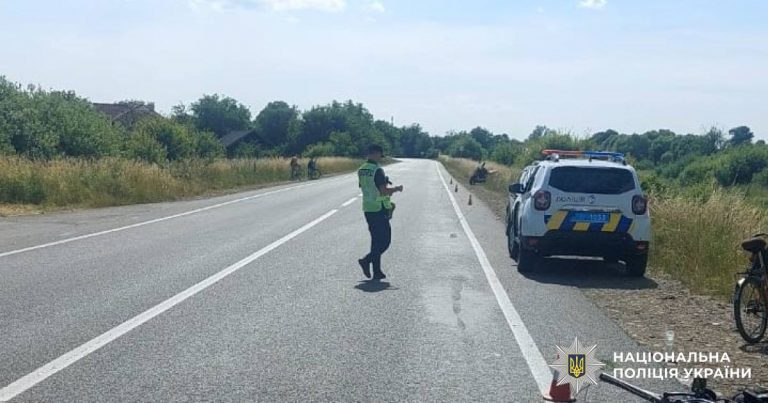 Смертельна аварія в Калуші: зіткнулися мотоцикліст та велосипедист (ФОТО)