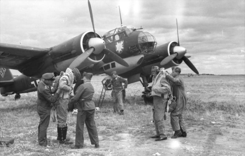 Bundesarchiv Bild 101I 402 0265 03A Flugzeug Junkers Ju 88 Startvorbereitung