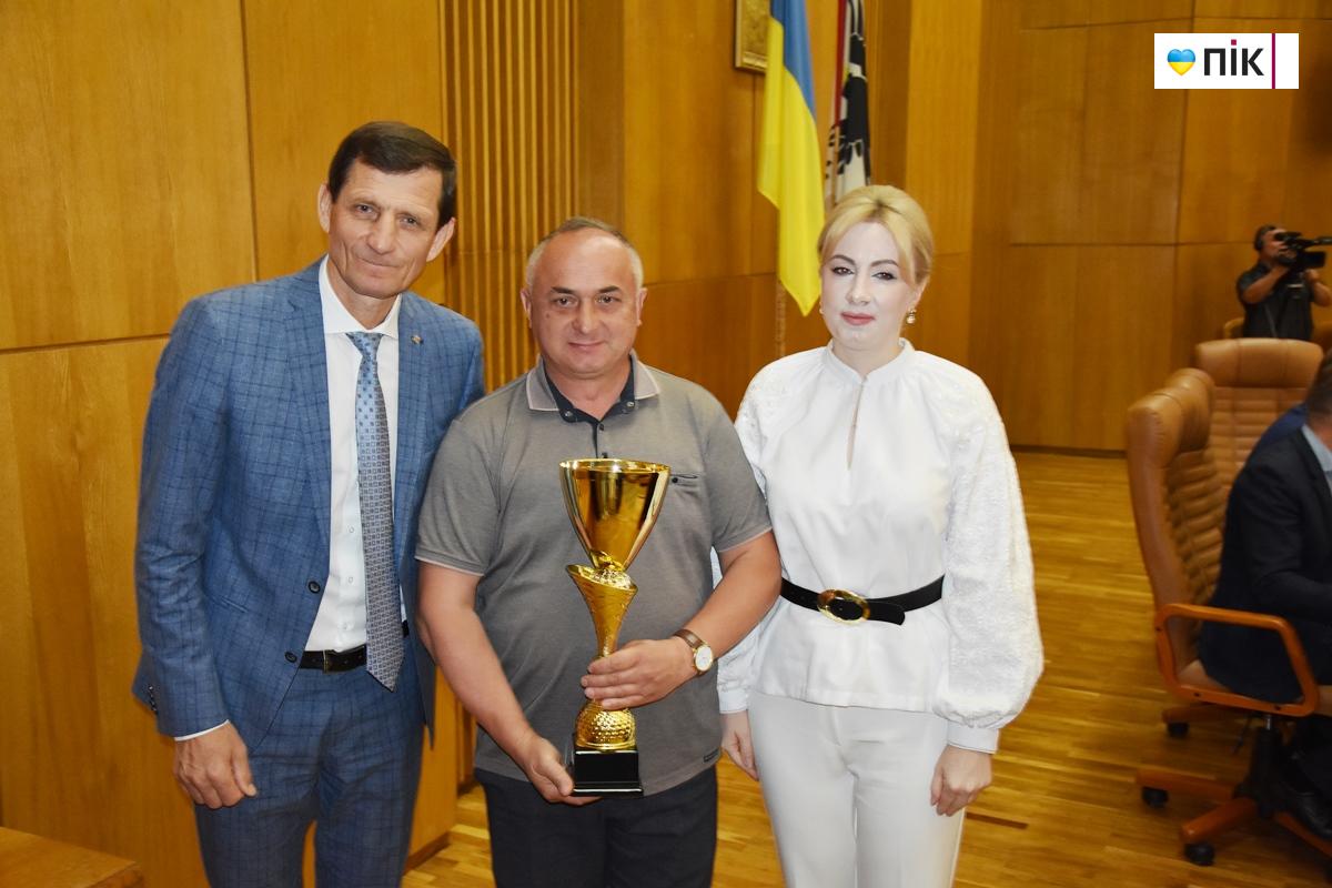 Звернення, нагороди та нові призначення: як минула сесія Франківської обласної ради (ФОТО) 4 DSC 0014