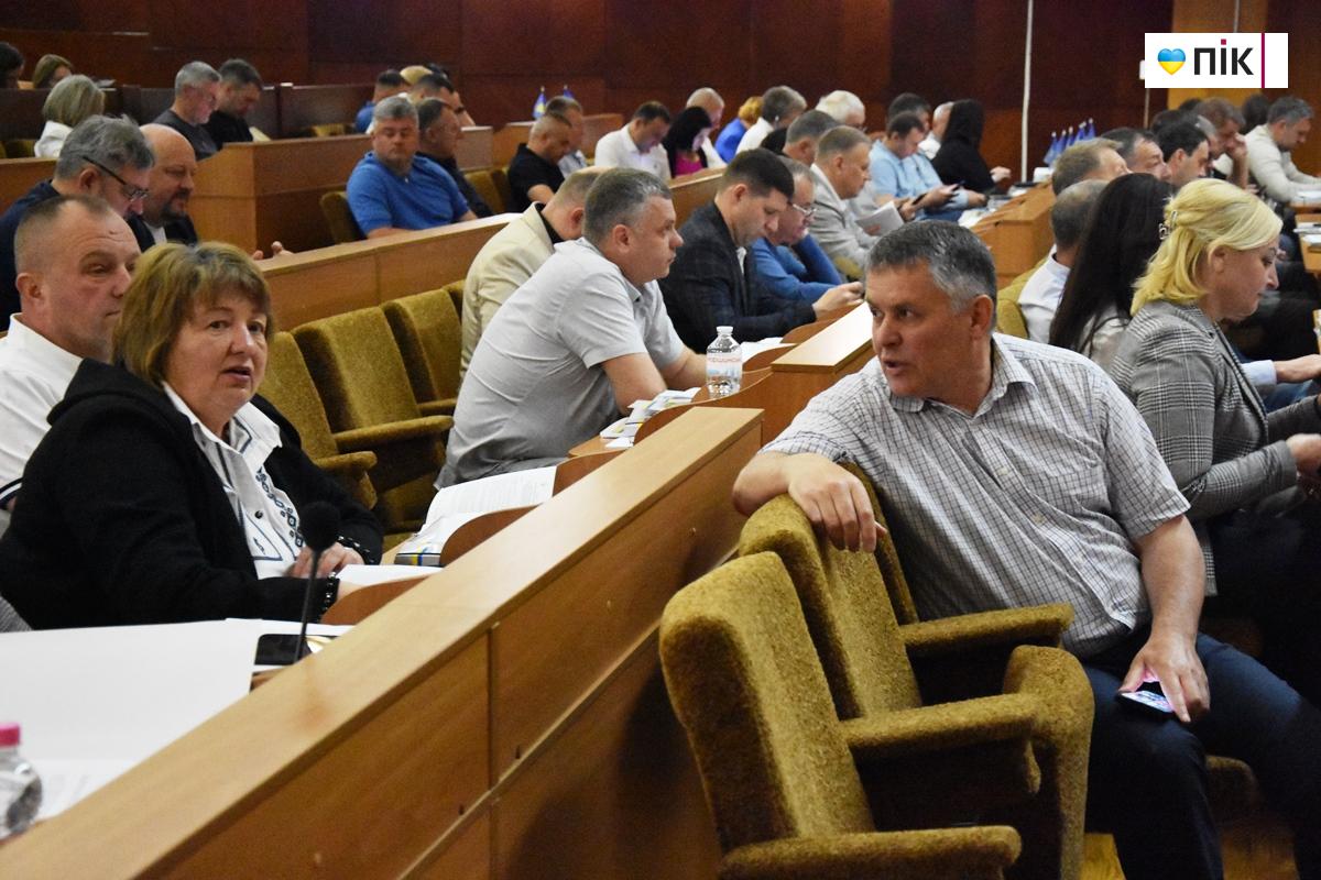 Звернення, нагороди та нові призначення: як минула сесія Франківської обласної ради (ФОТО) 16 DSC 0047