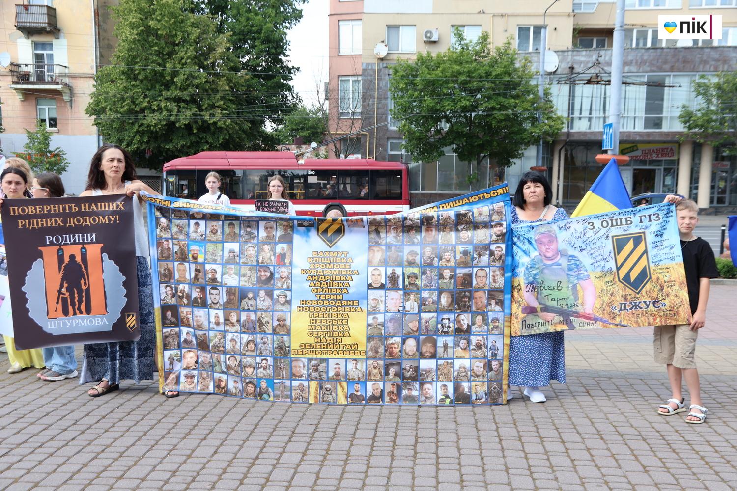 У Франківську відбулася акція на підтримку полонених та зниклих безвісти воїнів (ФОТО) 30 IMG 0622 resize