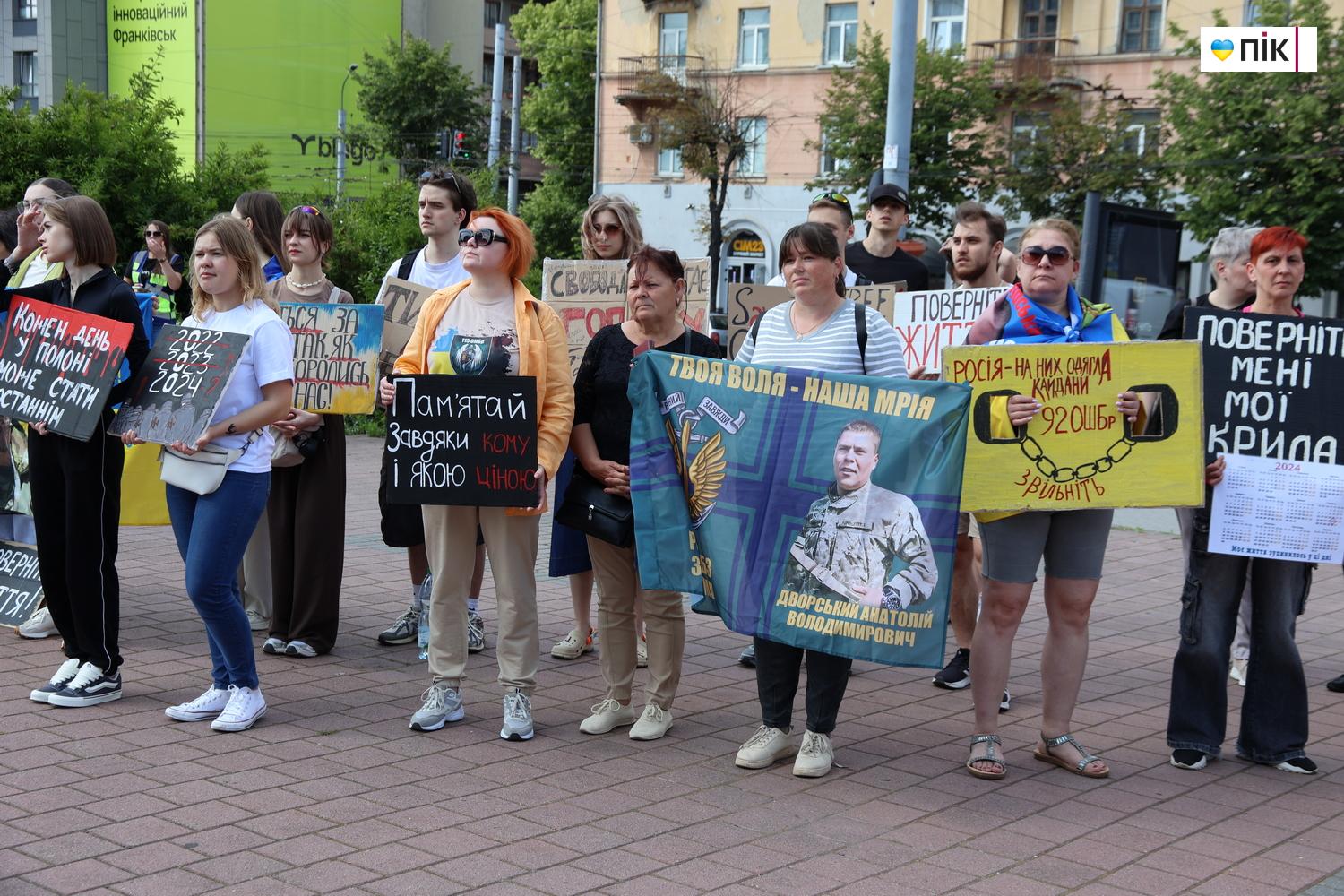 У Франківську відбулася акція на підтримку полонених та зниклих безвісти воїнів (ФОТО) 29 IMG 0629 resize