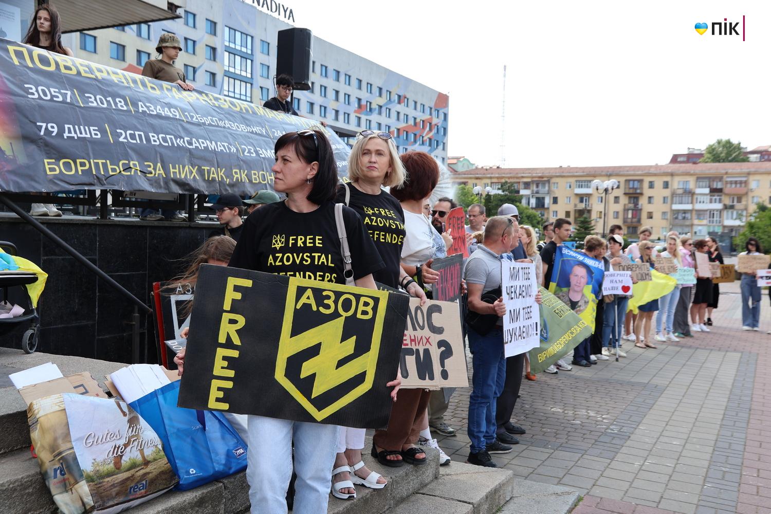 У Франківську відбулася акція на підтримку полонених та зниклих безвісти воїнів (ФОТО) 28 IMG 0639 resize