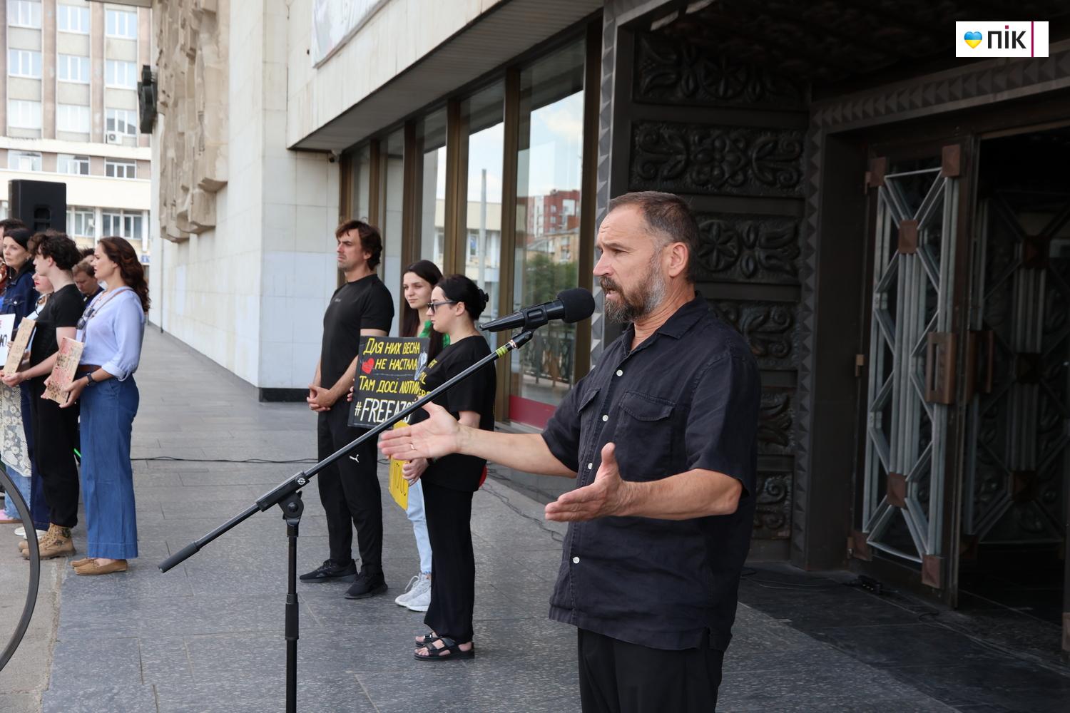 У Франківську відбулася акція на підтримку полонених та зниклих безвісти воїнів (ФОТО) 27 IMG 0661 resize