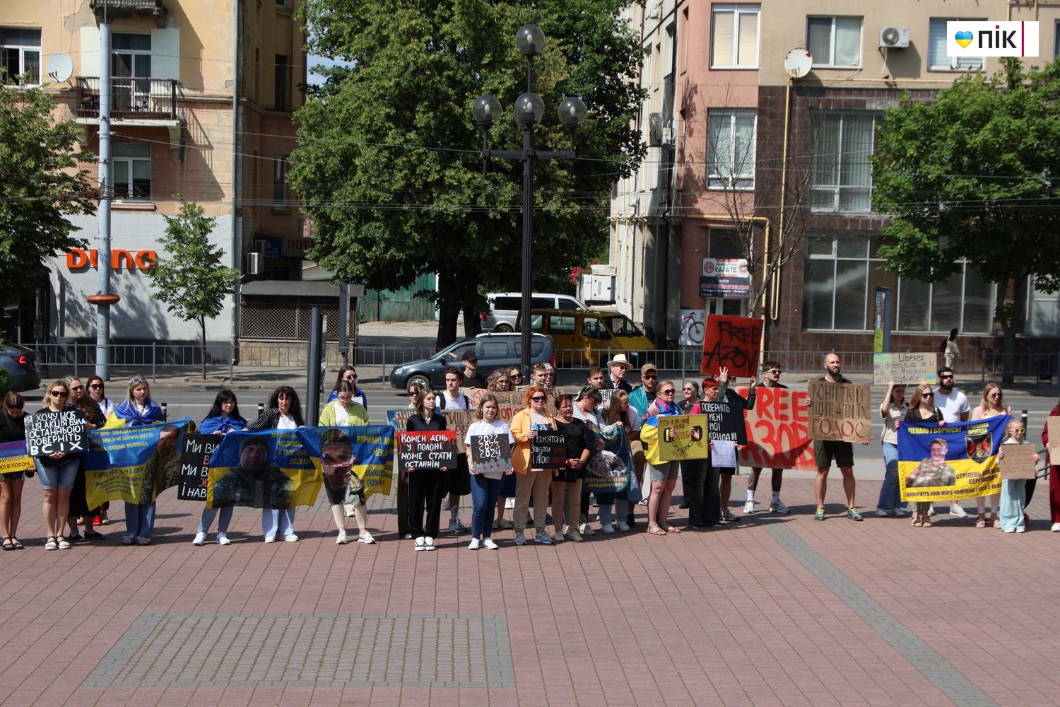 У Франківську відбулася акція на підтримку полонених та зниклих безвісти воїнів (ФОТО) 23 IMG 0682 resize