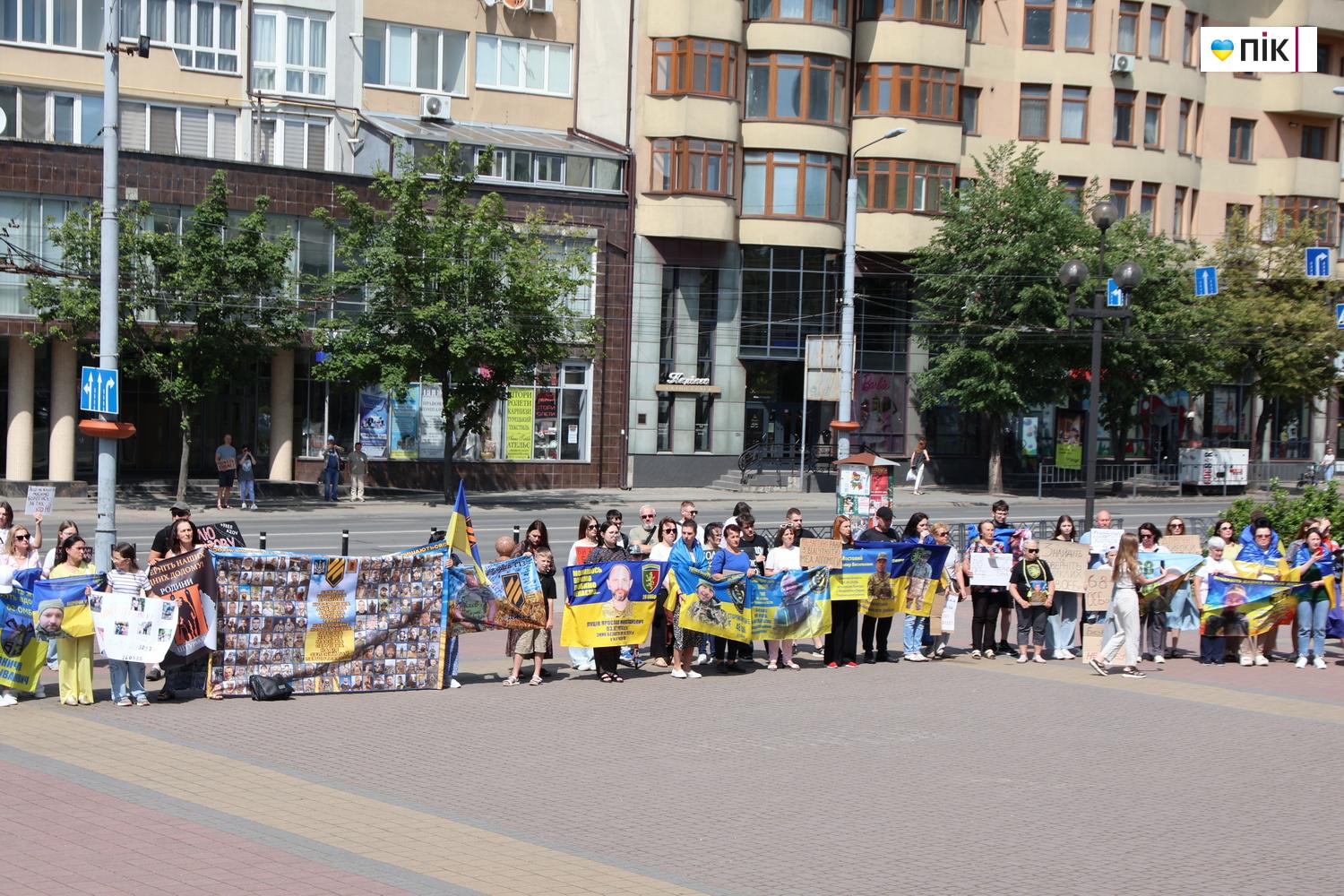 У Франківську відбулася акція на підтримку полонених та зниклих безвісти воїнів (ФОТО) 22 IMG 0686 resize