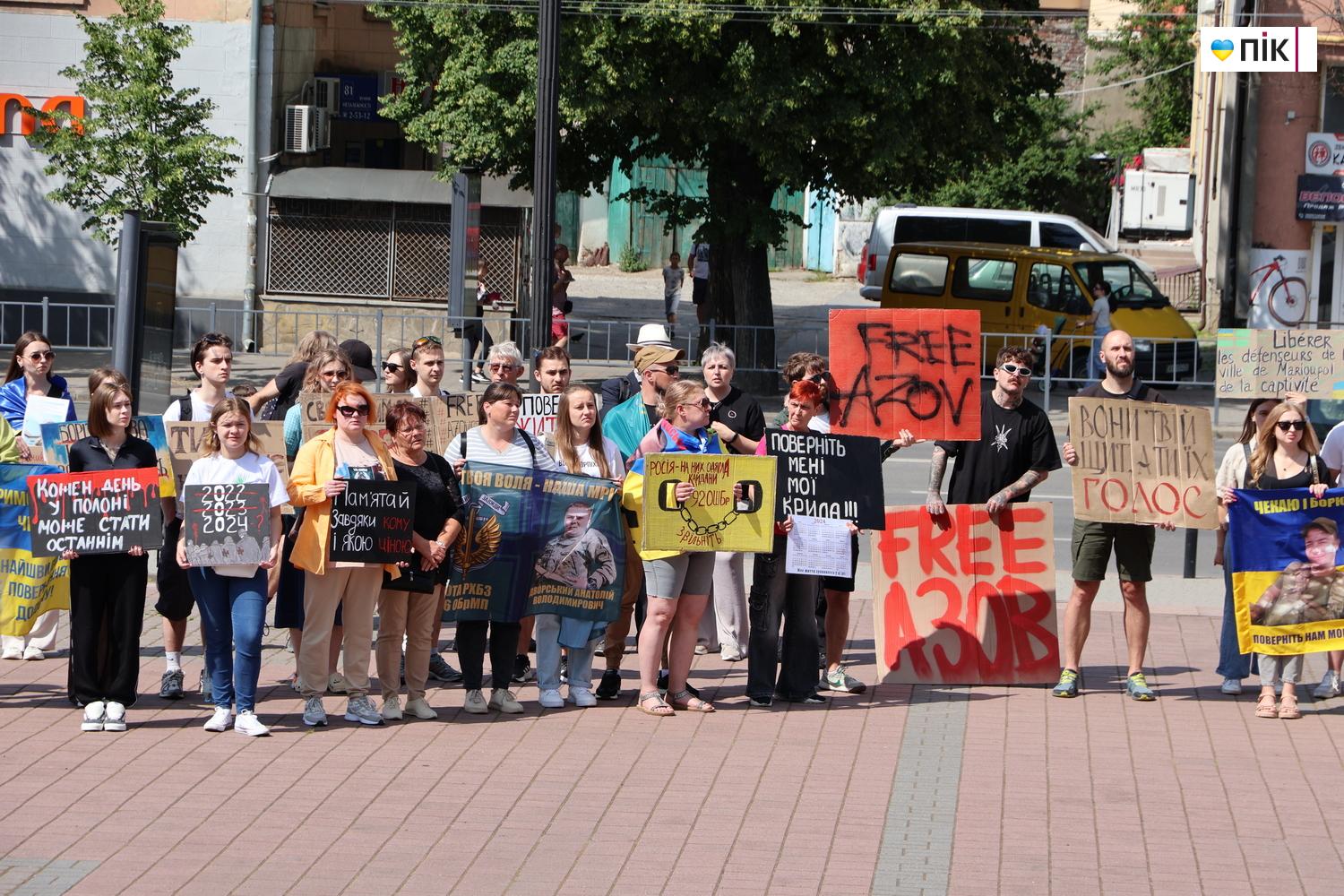 У Франківську відбулася акція на підтримку полонених та зниклих безвісти воїнів (ФОТО) 24 IMG 0700 resize