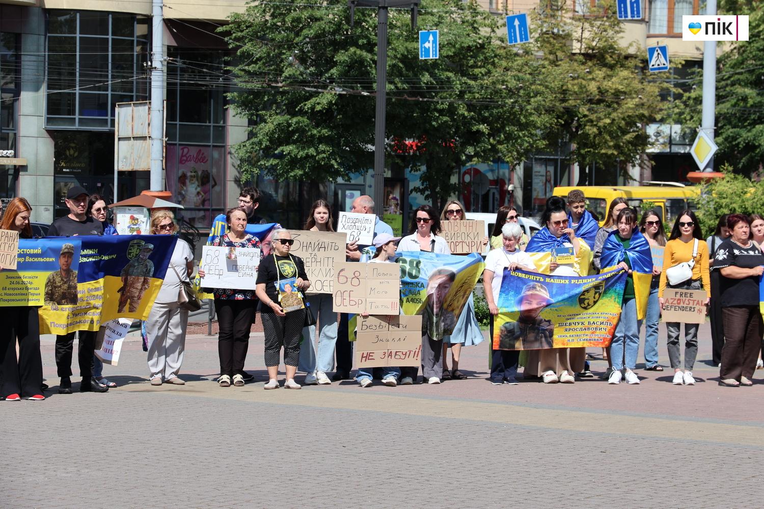 У Франківську відбулася акція на підтримку полонених та зниклих безвісти воїнів (ФОТО) 14 IMG 0867 resize