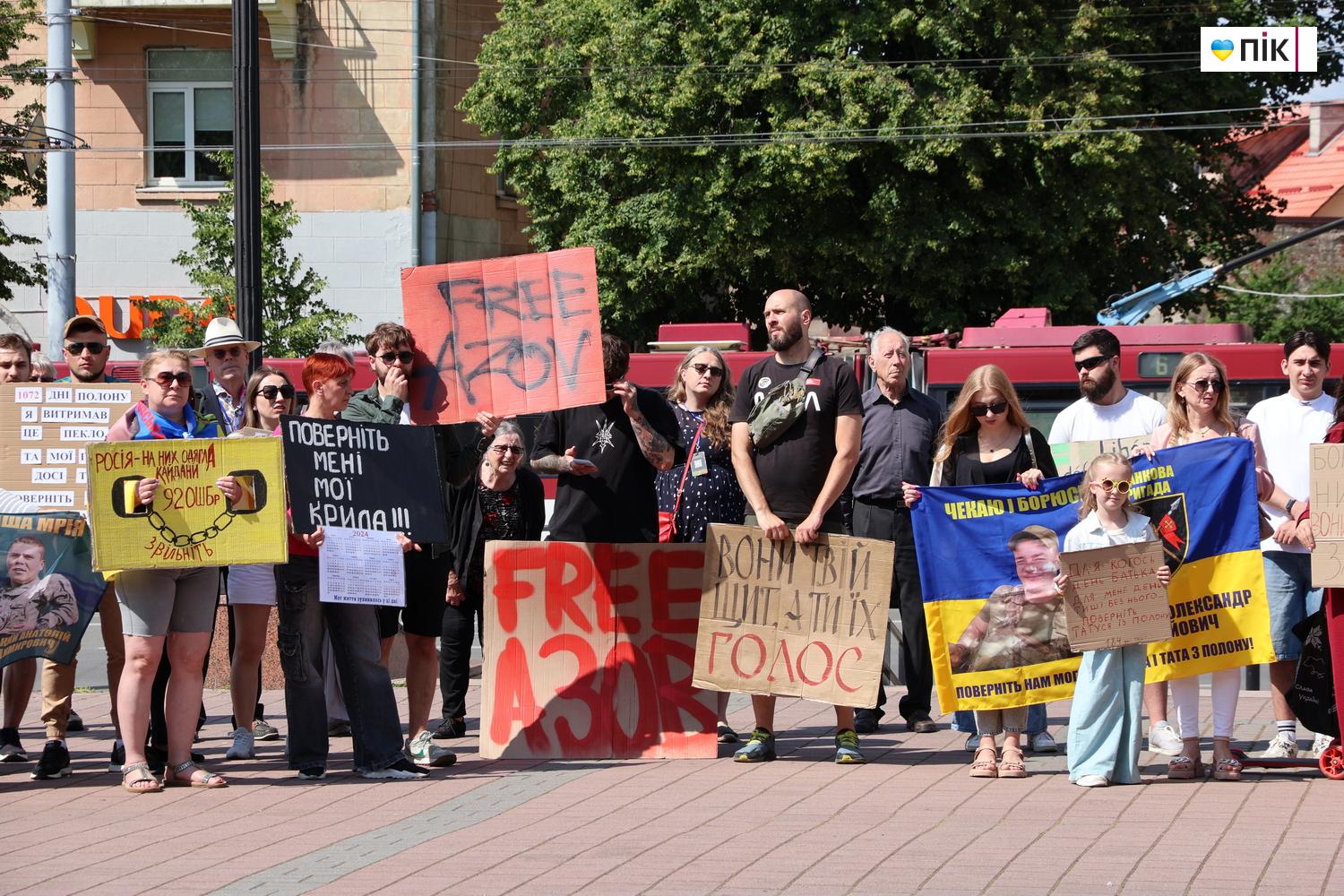У Франківську відбулася акція на підтримку полонених та зниклих безвісти воїнів (ФОТО) 13 IMG 0876 resize