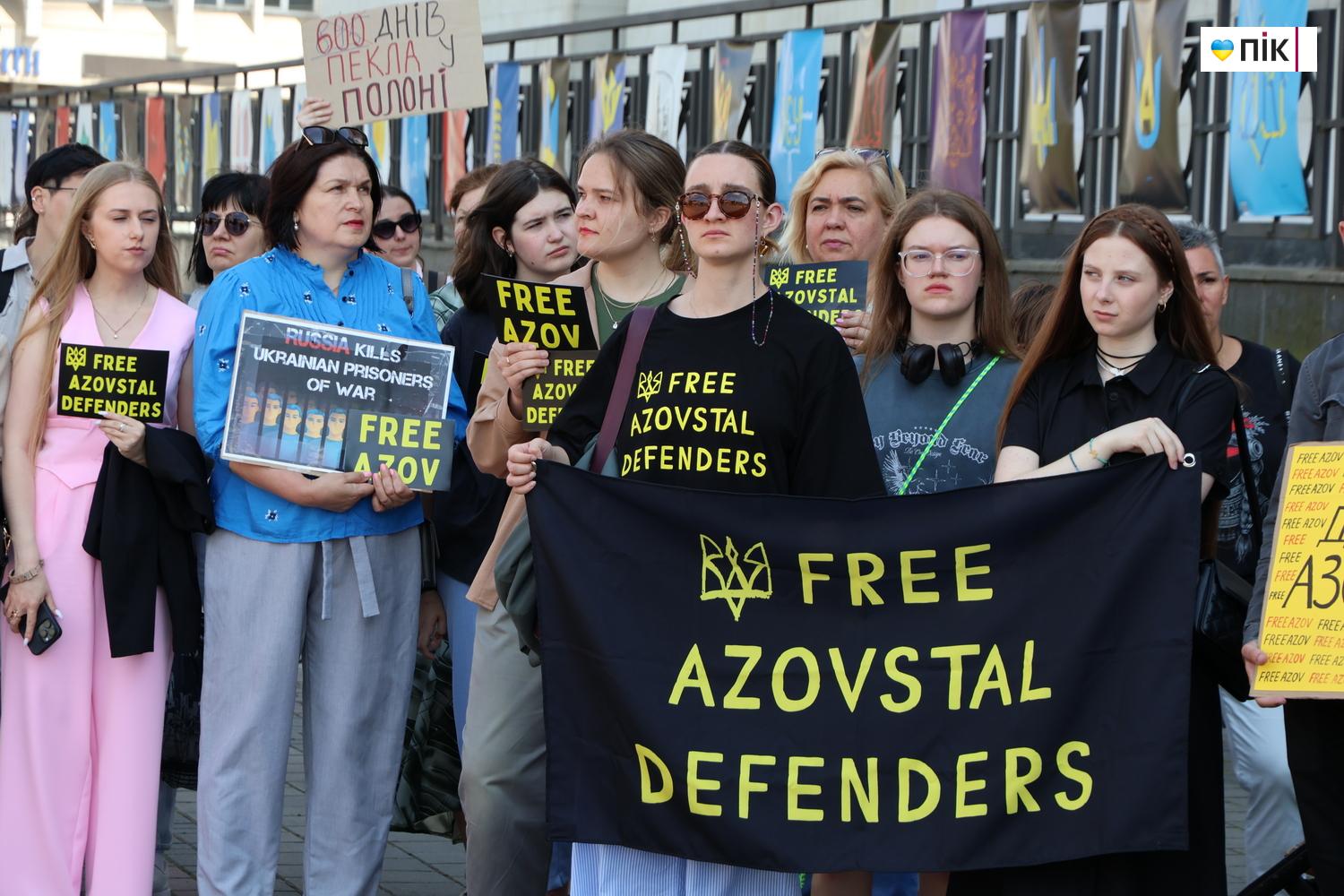 У Франківську відбулася акція на підтримку полонених та зниклих безвісти воїнів (ФОТО) 11 IMG 0896 resize