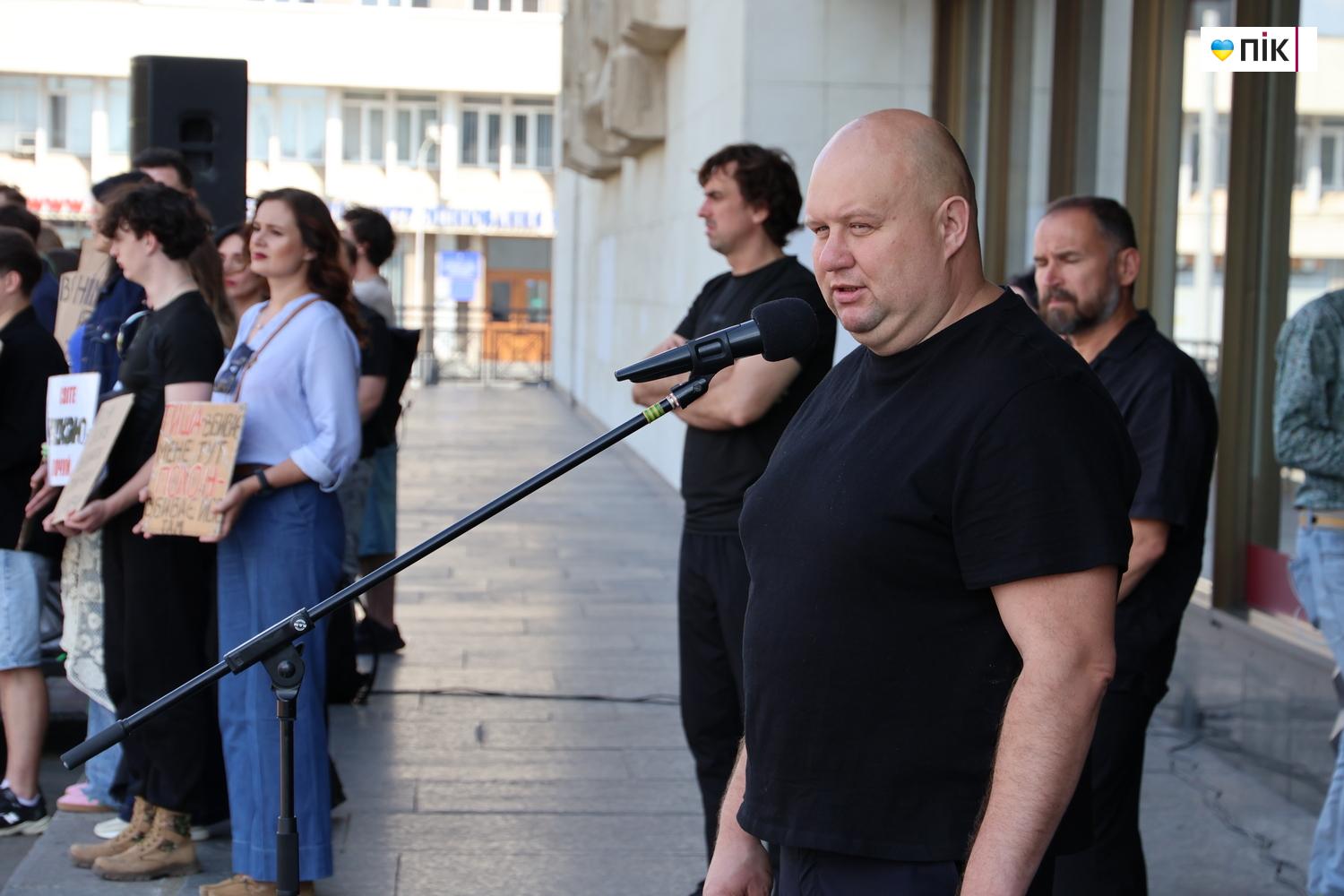 У Франківську відбулася акція на підтримку полонених та зниклих безвісти воїнів (ФОТО) 10 IMG 0903 resize