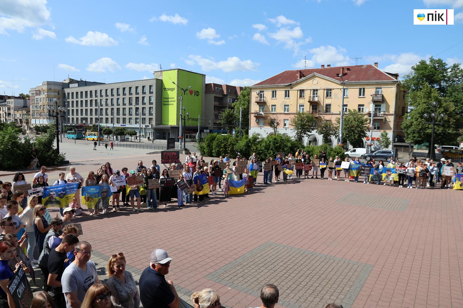 У Франківську відбулася акція на підтримку полонених та зниклих безвісти воїнів (ФОТО) 9 IMG 0935 resize