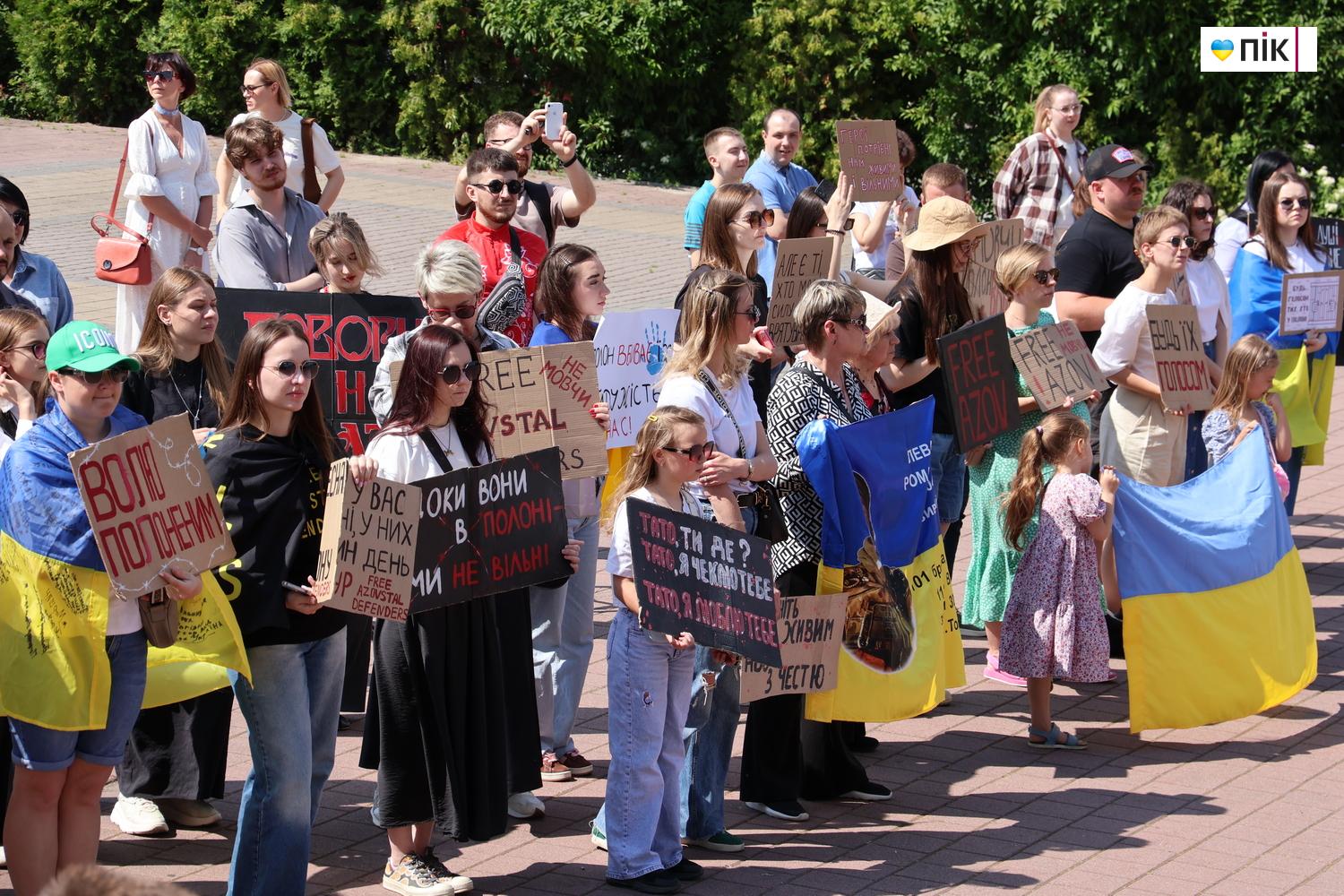 У Франківську відбулася акція на підтримку полонених та зниклих безвісти воїнів (ФОТО) 8 IMG 0981 resize