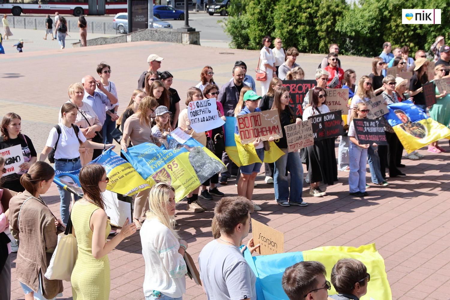 У Франківську відбулася акція на підтримку полонених та зниклих безвісти воїнів (ФОТО) 7 IMG 1008 resize