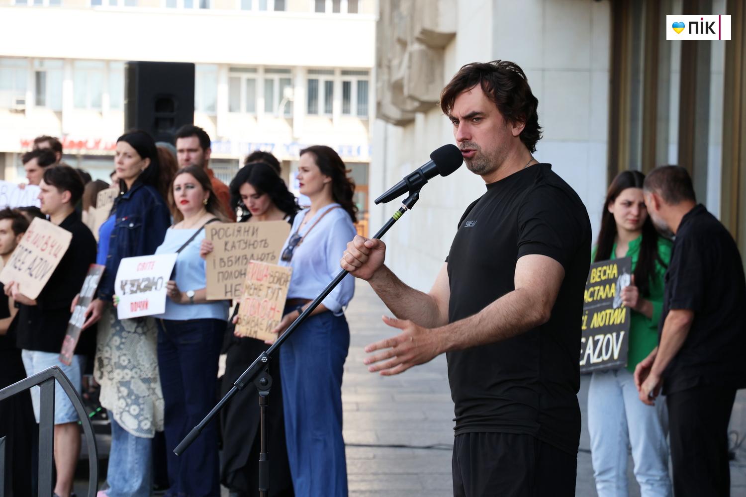 У Франківську відбулася акція на підтримку полонених та зниклих безвісти воїнів (ФОТО) 6 IMG 1013 resize