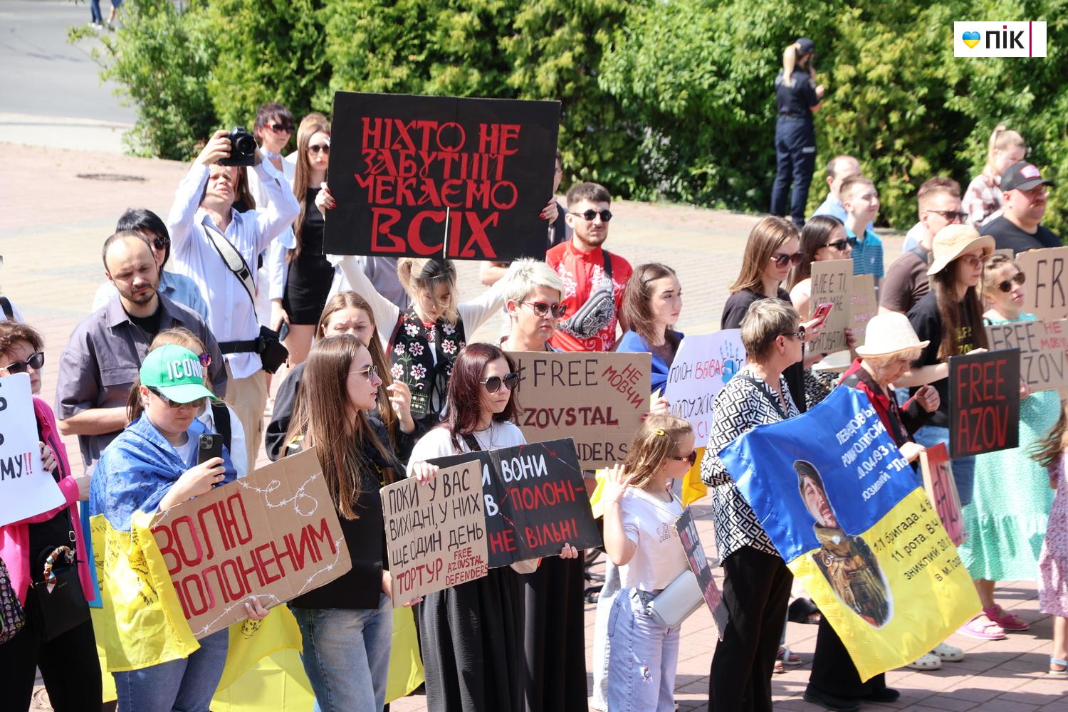 У Франківську відбулася акція на підтримку полонених та зниклих безвісти воїнів (ФОТО) 5 IMG 1116 resize