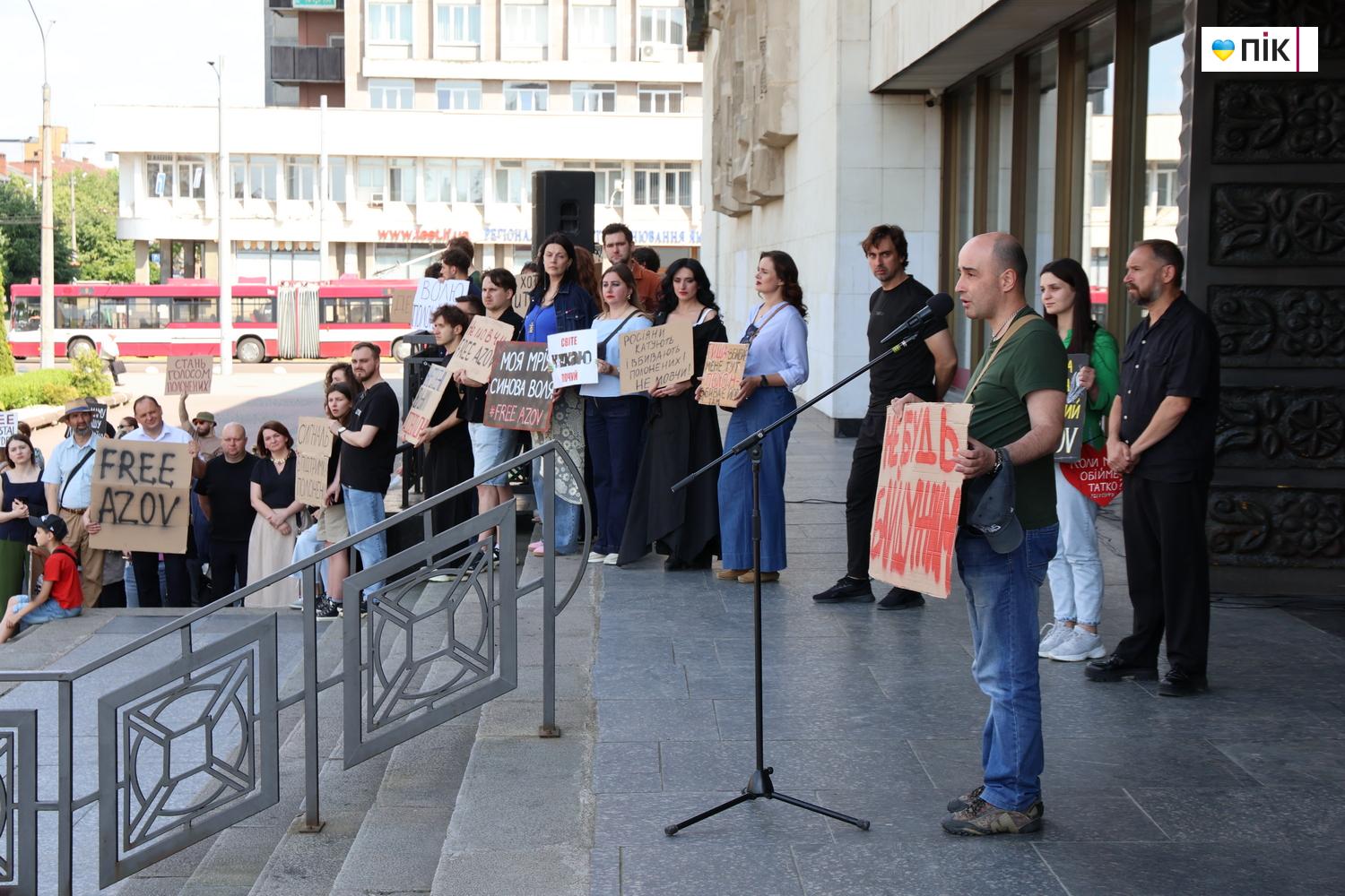 У Франківську відбулася акція на підтримку полонених та зниклих безвісти воїнів (ФОТО) 3 IMG 1162 resize