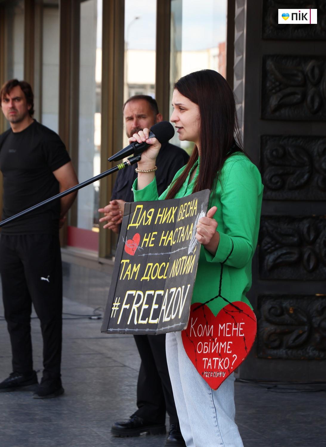 У Франківську відбулася акція на підтримку полонених та зниклих безвісти воїнів (ФОТО) 35 IMG 1195 resize