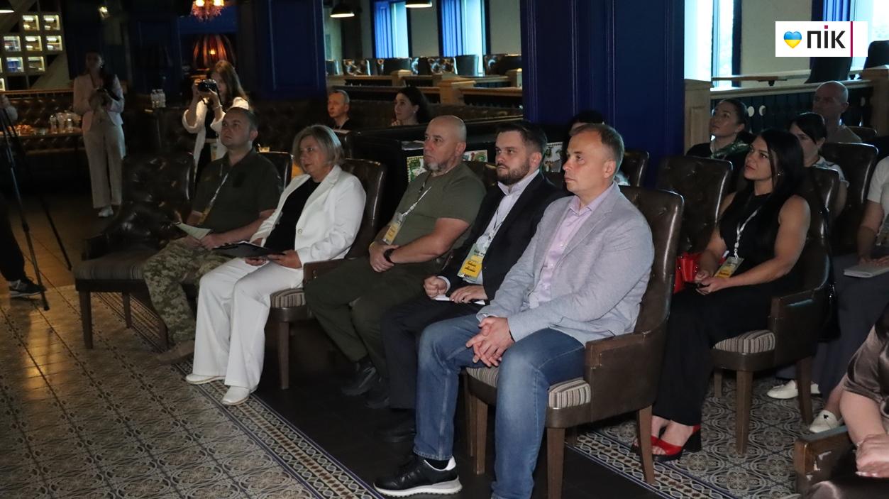 У Чернівцях відбувся регіональний форум «Сила ветеранської спільноти: майбутнє громад разом» 11 IMG 7823