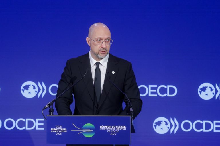 Рівень побутової корупції в Україні зменшився з 70% до 15% — прем'єр Шмигаль 4 Рівень побутової корупції в Україні зменшився з 70% до 15% — прем'єр Шмигаль