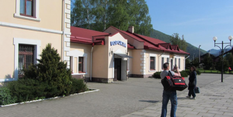 Прикордонники посилюють перевірки на вокзалах Ворохти й Татарова: що варто знати