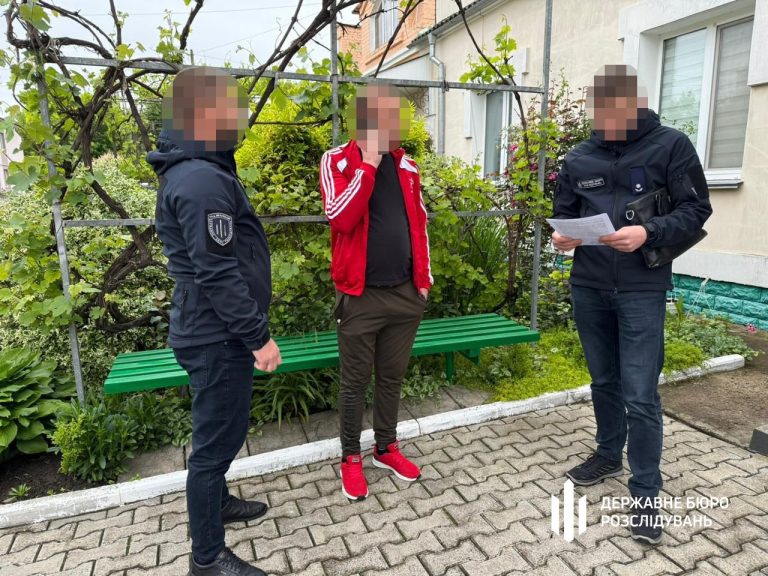На Рівненщині повідомили про підозру працівникам ТЦК, які примусово мобілізували чоловіка (ФОТО) 7 na rivnenshhini dbr povidomilo pro pidozru pracivnikam tck ta sp yaki primusovo mobilizuvali cholovika zastosuvavshi silu
