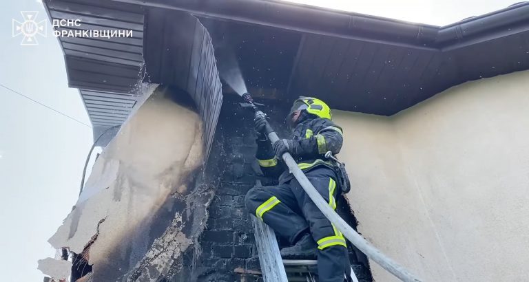 У Микитинцях горів житловий будинок (ВІДЕО) 9 photo 5357291753058727774 w e1749738112933