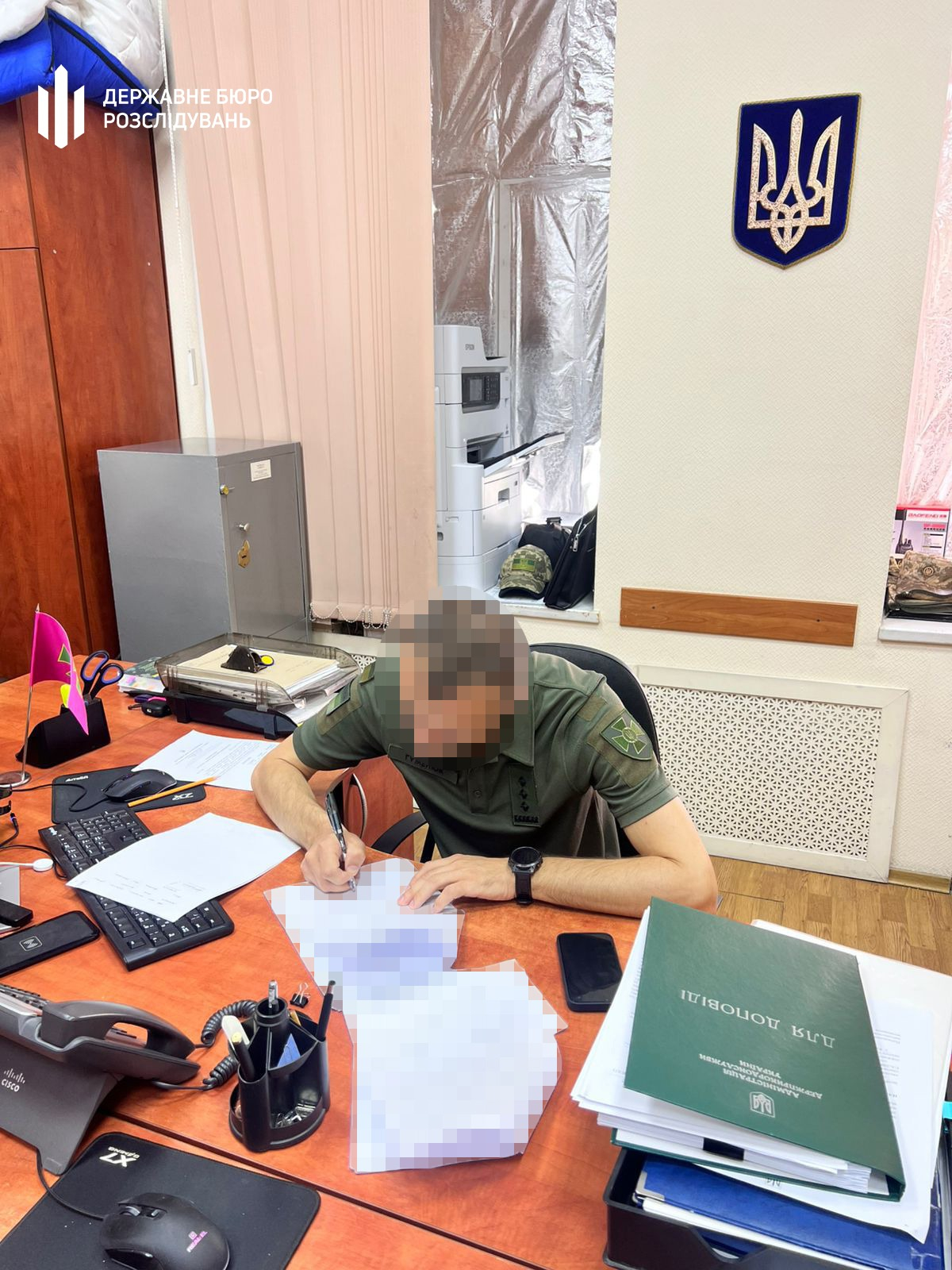 u kievi dbr vikrilo komandira vijskovoi chastini yakij ne hotiv ihati na front i virishiv zaplatiti za pravilne rishennya vlk 2