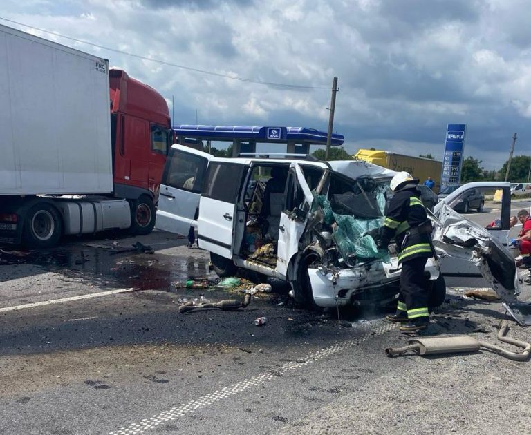 У Тернопільській області у ДТП загинули троє людей (ФОТО)