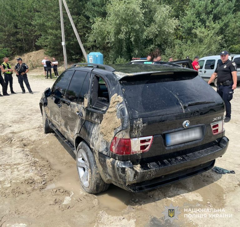 На Львівщині легковик заїхав у водойму: пасажир не зміг вибратися та втопився (ФОТО) 8 520950503 1163432162495220 4723512461563481517 n