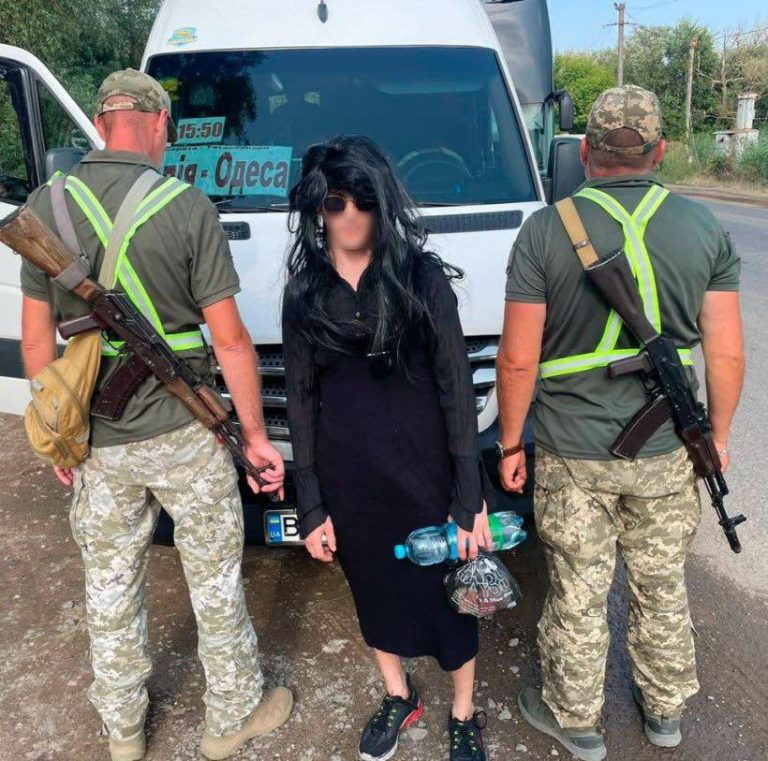 На Одещині чоловік переодягнений в жінку намагався перетнути кордон (ФОТО)