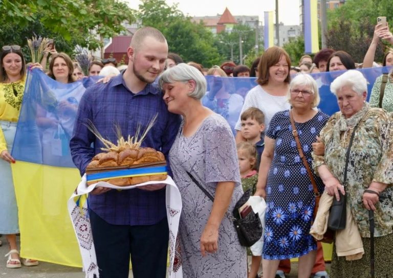 Андрій Біник повернувся з полону: Калуш зустрів захисника 10 FB IMG 1752599982135