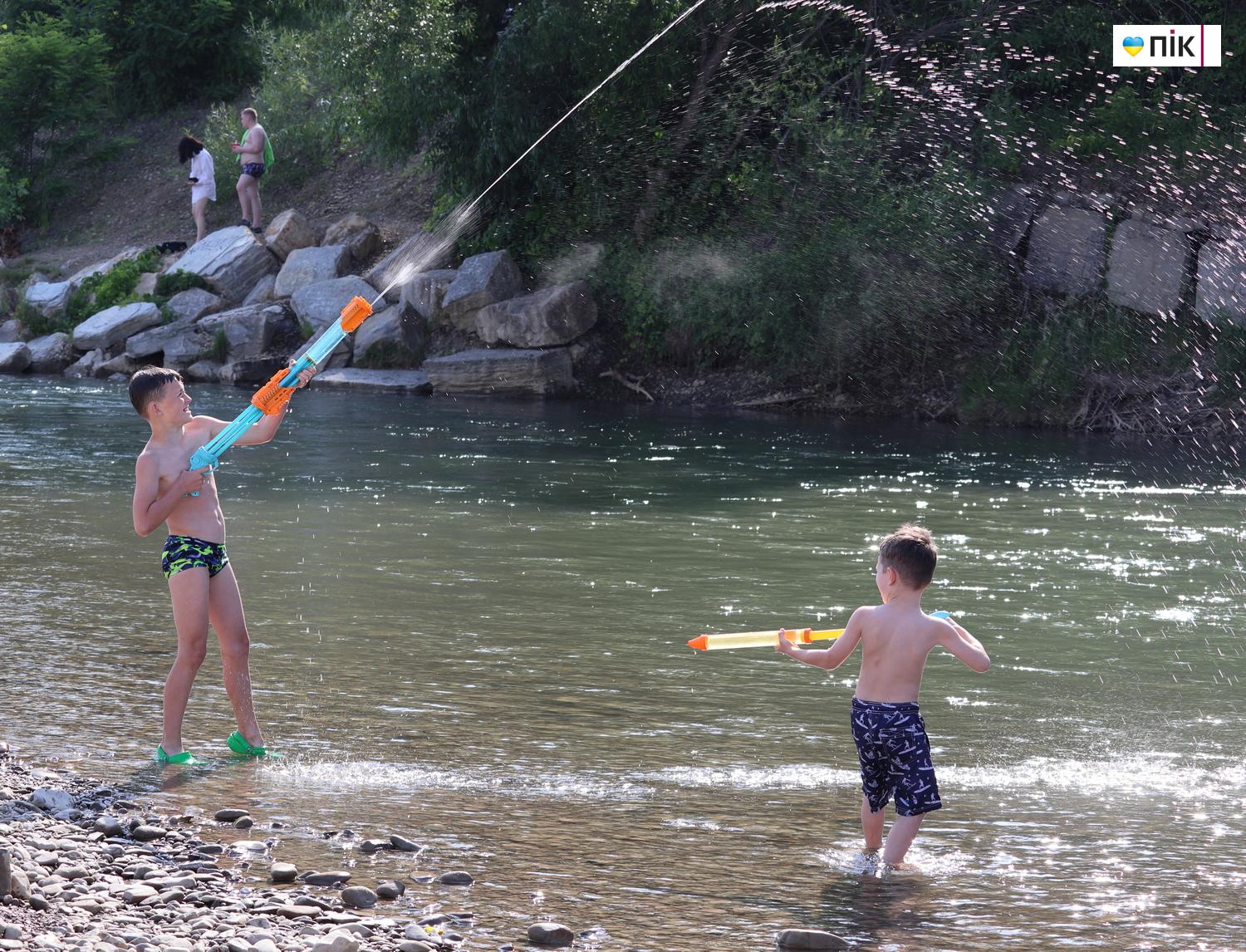 Люди Прикарпаття: як франківці рятуються від спеки (ФОТО) 16 IMG 0004 resize
