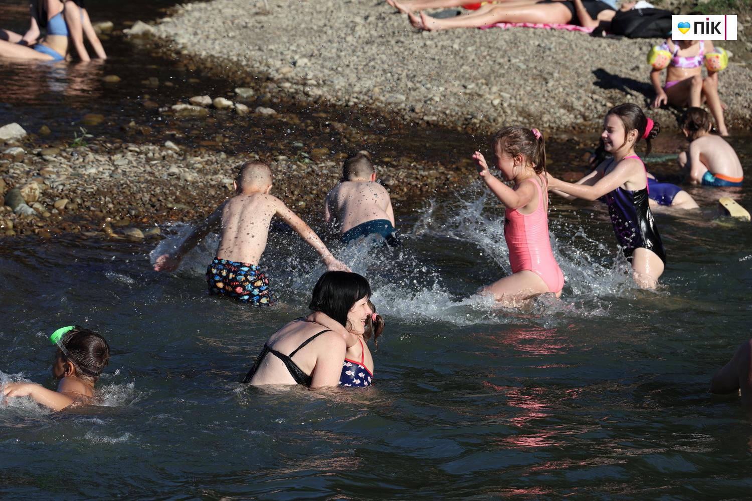 Люди Прикарпаття: як франківці рятуються від спеки (ФОТО) 3 IMG 8149 resize