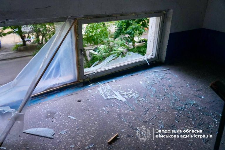 Вночі росіяни атакували Запоріжжя: є поранені та руйнування (ФОТО)